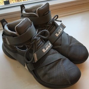 Nike Lebron James Soldier Men’s Basketball shoes